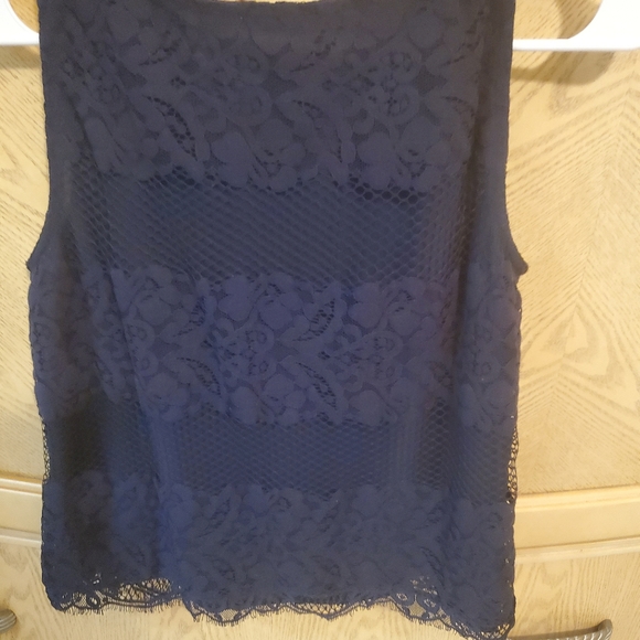 Loft navy lace lined sleeveless top. Excellent like new condition. Size xsp - Picture 3 of 5